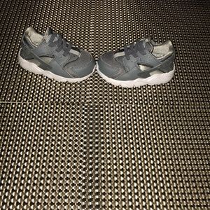 Gently used Nike Huarache infant sneakers size 5C